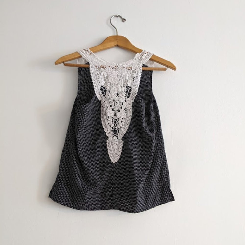 Skies are Blue Black and White Crochet Tank Sz SP - Picture 5 of 9